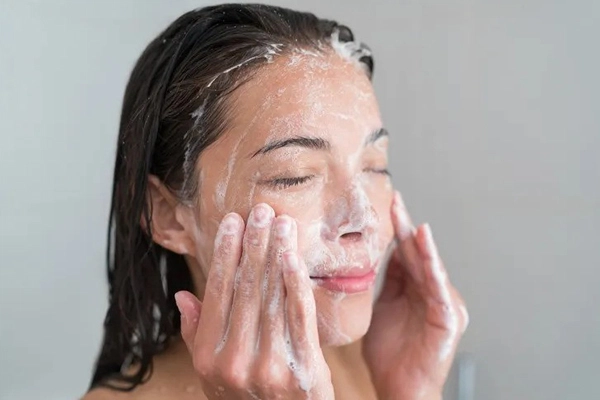 بهترین ژل شستشوی صورت برای پوست خشک