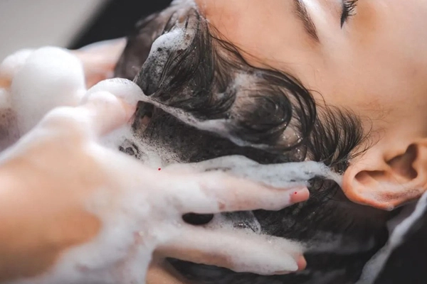 اشتباهات رایج در شستشوی مو